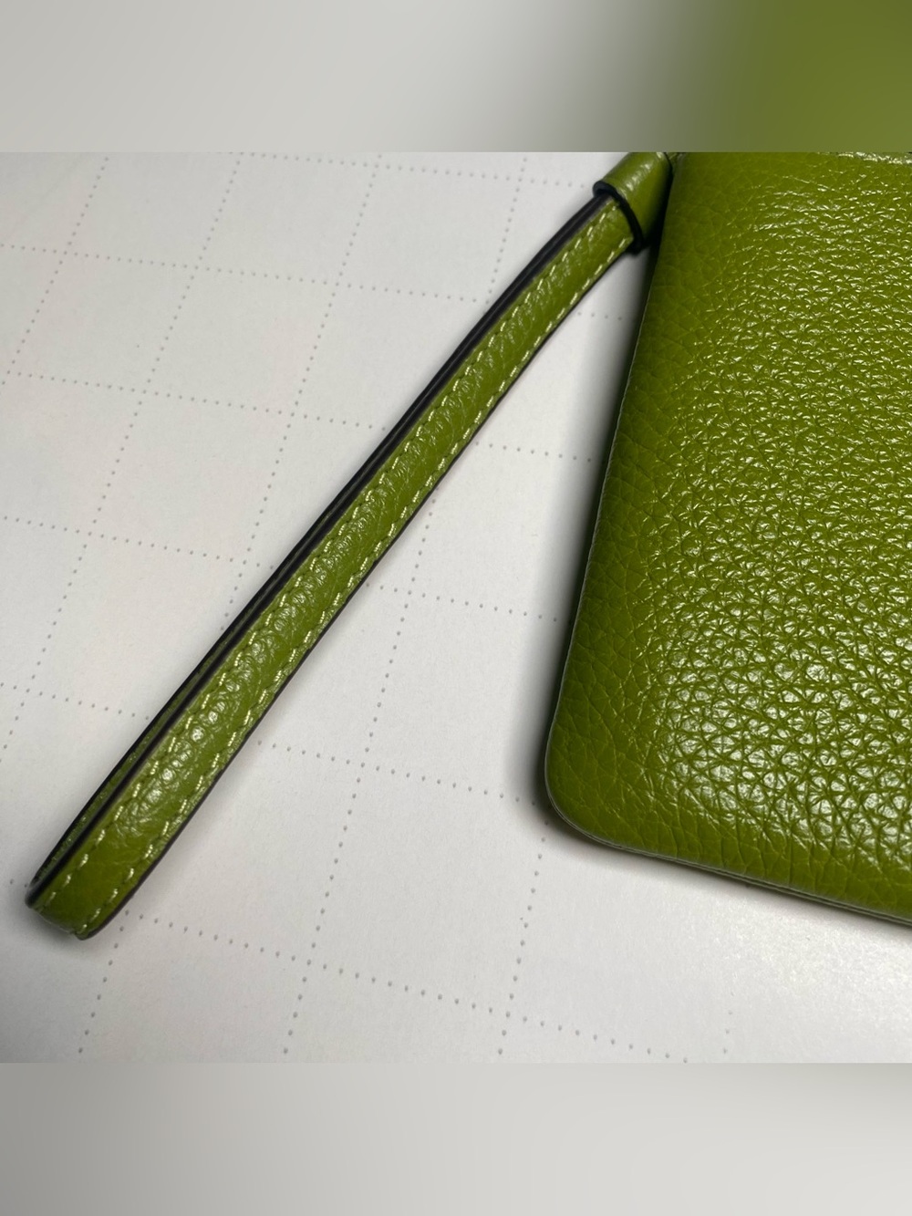 NWOT Coach Pebbled Leather Corner Zip Wristlet Wallet in Yellow Green - Picture 3 of 8